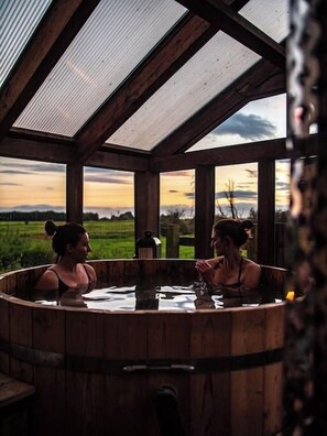 Indoor spa tub - Annex Suite: Sleeps 2 (Scunthorpe)