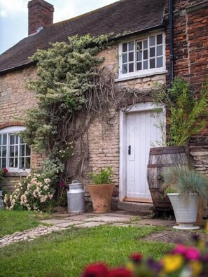 Exterior detail - Annex Suite: Sleeps 2 (Scunthorpe)