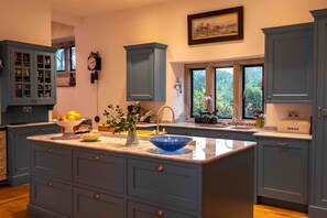 Fridge, oven, stovetop, dishwasher - Annex Suite: Sleeps 2 (Scunthorpe)