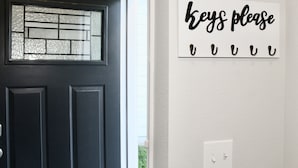 A black door with a frosted glass window and a wall-mounted sign that reads "keys please" with hooks below. - The Beaver Den 30 day stays King bed Lake Conroe (Montgomery)