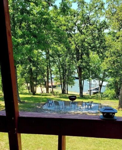 Completely renovated lakehouse with all the extras