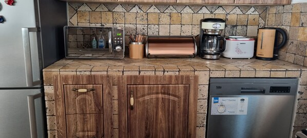 Refrigerador, microondas, horno, placa de cocina