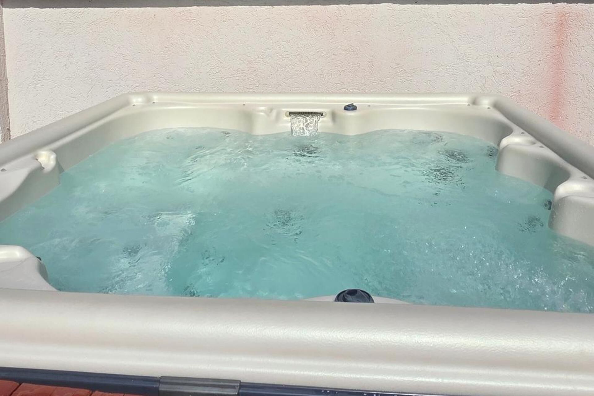 屋外スパ浴槽