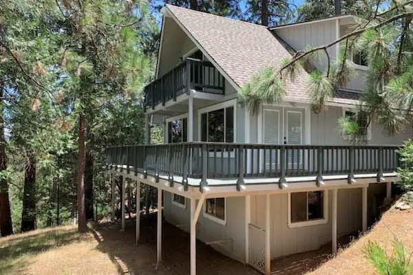 Charming Mountain Chalet nestled in the Pines of Pine Mountain Lake.