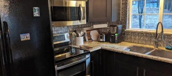 Breckenridge Chalet near Yosemite. Nestled in Pines. Sleeps 6. Dog friendly!