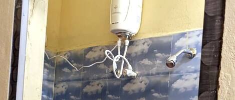 シャワー付き浴槽