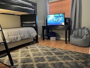 6 bedrooms, WiFi, bed sheets