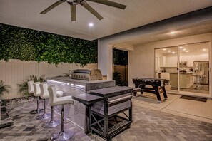 Interior - Breezin': Pool, Spa, Fire Pit, Foosball and more! (Indio)