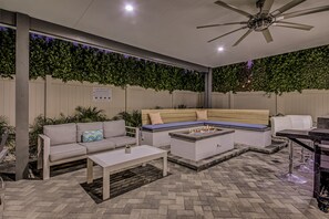 Property grounds - Breezin': Pool, Spa, Fire Pit, Foosball and more! (Indio)