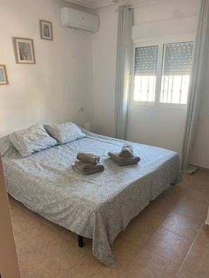 2 quartos, ferros/tábuas de passar roupa, Wi-Fi de cortesia
