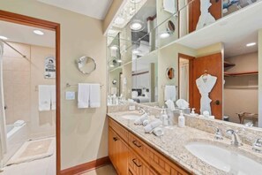 Articles de toilette gratuits, sèche-cheveux, serviettes fournies