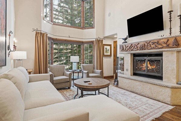 Smart TV, fireplace