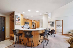 Fridge, microwave, oven, stovetop - The Charter at Beaver Creek A430 (Beaver Creek)