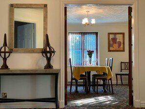 Apartment, 2 Queen Beds | Living area