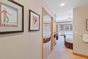 Bügeleisen/Bügelbrett, Reisekinderbett, WLAN, Bettwäsche