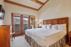 3 bedrooms, desk, iron/ironing board, travel crib - The Charter at Beaver Creek F320 (Beaver Creek)