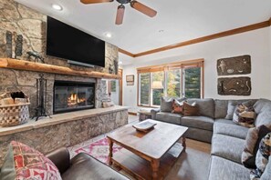 TV, fireplace - The Charter at Beaver Creek F140 (Beaver Creek)
