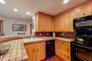 Fridge, microwave, oven, stovetop - The Charter at Beaver Creek F120 (Beaver Creek)