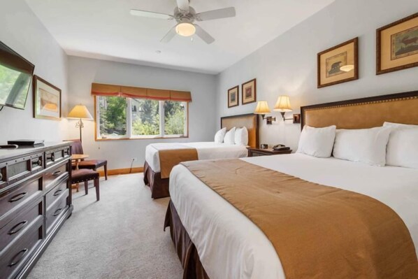 Fer et planche à repasser, lit parapluie, Wi-Fi, draps fournis