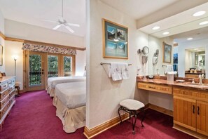 Iron/ironing board, travel cot, WiFi, bed sheets - The Charter at Beaver Creek E225 (Beaver Creek)