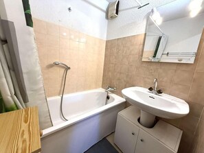 Bathtub