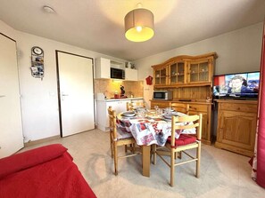 Dining - 1st floor, balcony, parking, tv, ski locker, 28m², Praz sur Arly (Praz-sur-Arly)