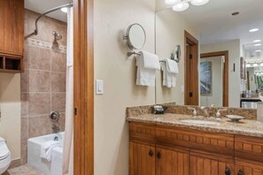 Articles de toilette gratuits, sèche-cheveux, serviettes fournies