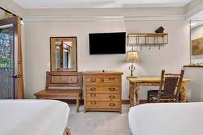 Iron/ironing board, travel cot, WiFi, bed sheets - The Charter at Beaver Creek E115 (Beaver Creek)