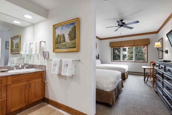 Iron/ironing board, travel cot, WiFi, bed sheets - The Charter at Beaver Creek E045 (Beaver Creek)