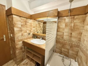 Badekar og hårføner