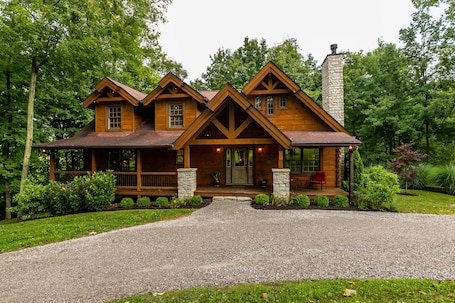 Exterior. Luxury lodge in the heart of the Bluegrass