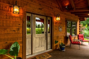Exterior detail - Luxury lodge in the heart of the Bluegrass (Waddy)