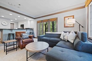 TV, fireplace - The Charter at Beaver Creek E020 (Beaver Creek)