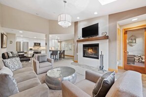 TV, fireplace - The Charter at Beaver Creek D480 (Beaver Creek)