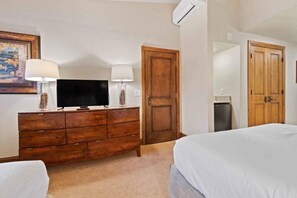 Iron/ironing board, travel cot, WiFi, bed sheets - The Charter at Beaver Creek D475 (Beaver Creek)