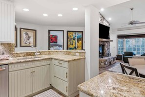 Interior - The Charter at Beaver Creek D460 (Beaver Creek)