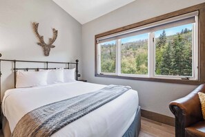 Iron/ironing board, travel cot, WiFi, bed sheets