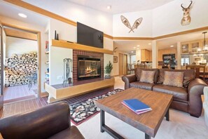 TV, fireplace - The Charter at Beaver Creek D450 (Beaver Creek)