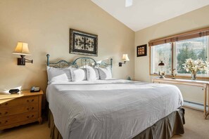 2 chambres, fer et planche à repasser, lit de bébé portatif, Wi-Fi