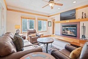 TV, fireplace - The Charter at Beaver Creek D370 (Beaver Creek)