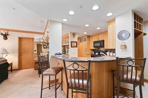 Fridge, microwave, oven, stovetop - The Charter at Beaver Creek D360 (Beaver Creek)