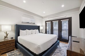 1 habitación, tabla de planchar con plancha, cuna de viaje y wifi