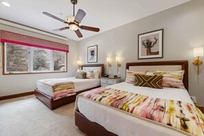 Iron/ironing board, travel cot, WiFi, bed sheets - The Charter at Beaver Creek D285 (Beaver Creek)