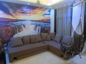 Smart TV - Green Theme room with Terrace in 3bhk near Saket (New Delhi)