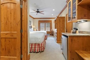 Bügeleisen/Bügelbrett, Reisekinderbett, WLAN, Bettwäsche