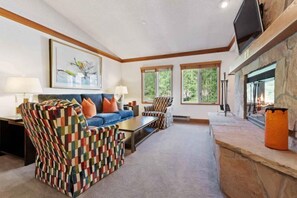 Televisión, chimenea