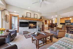 TV, fireplace - The Charter at Beaver Creek D240 (Beaver Creek)