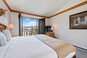 2 bedrooms, iron/ironing board, travel crib, WiFi