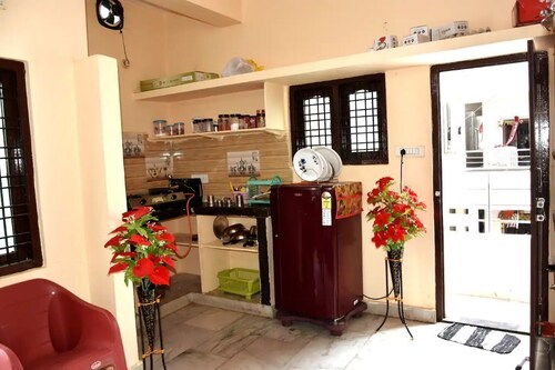 AVN301 - Lovely 1 Bedroom, AC, Wifi, Kitchen set