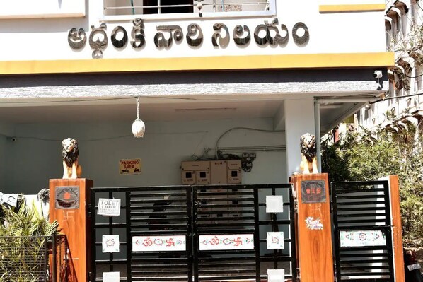 Exterior detail - AVN301 - Lovely 1 Bedroom, AC, Wifi, Kitchen set (Hyderabad)